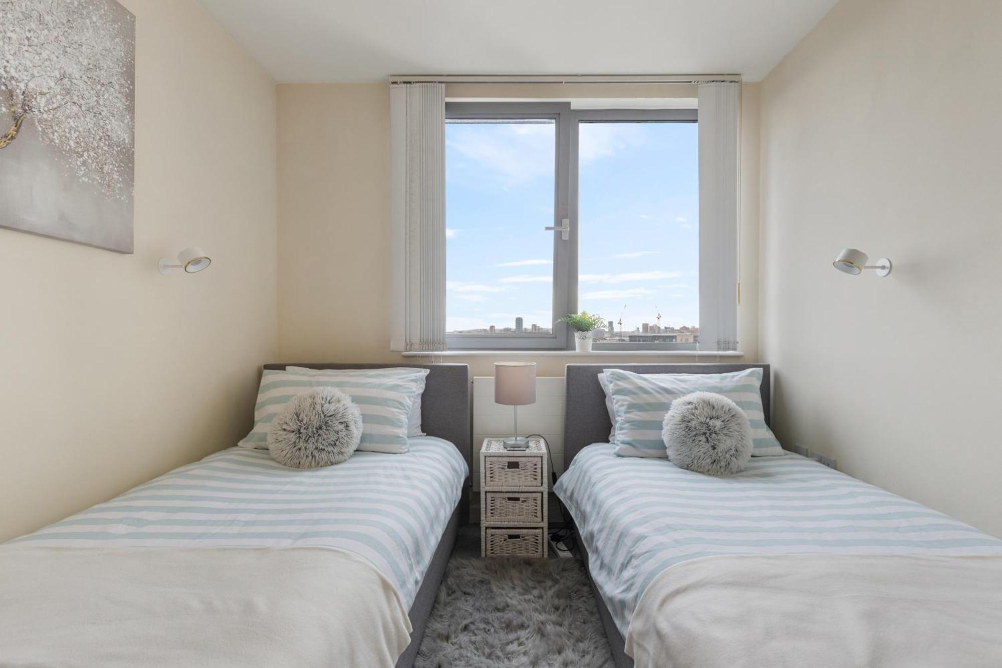Stratford Skyview Apartment Лондон Экстерьер фото